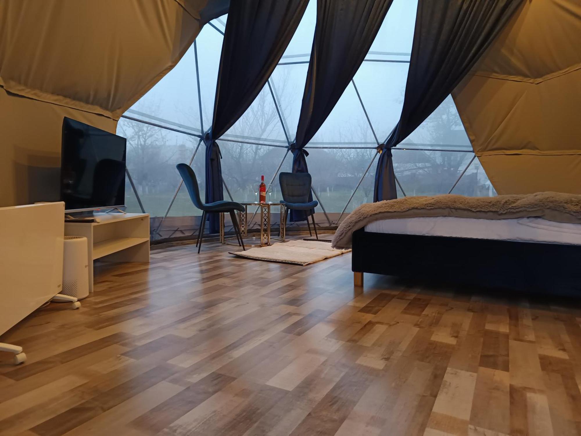 Sun Garden Glamping Domes Calimanesti Exterior foto