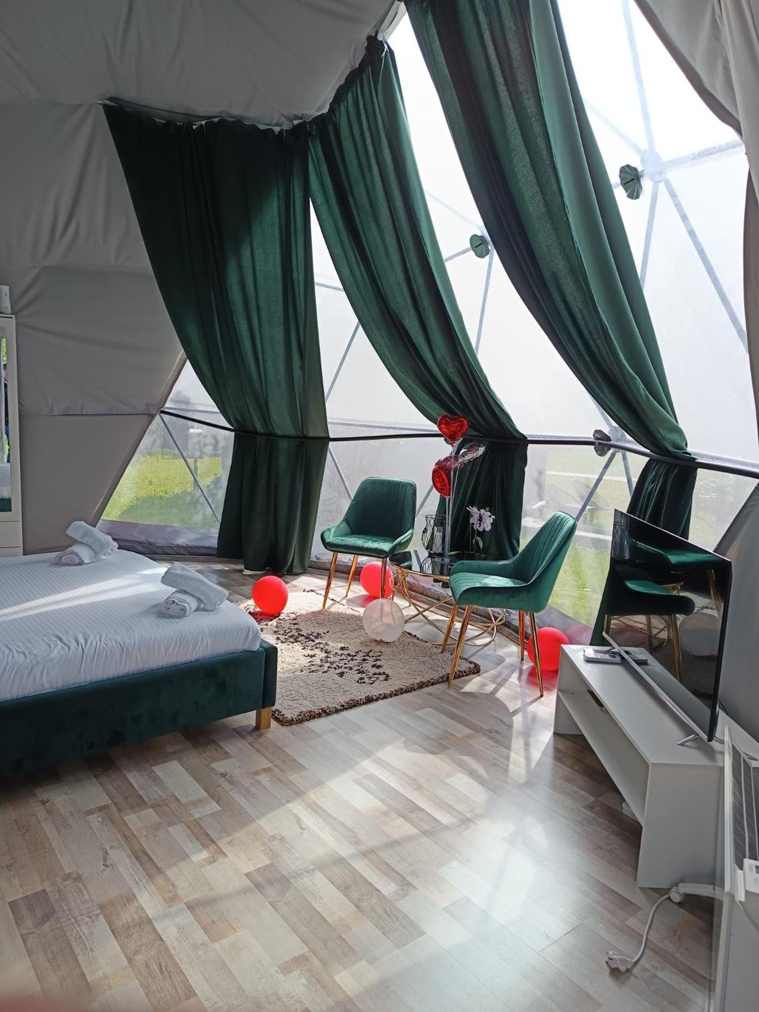 Sun Garden Glamping Domes Calimanesti Exterior foto